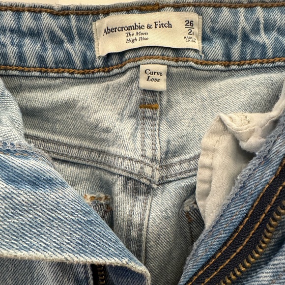 Abercrombie & Fitch The Mom High Rise Curve Love Jeans - Picture 5 of 5